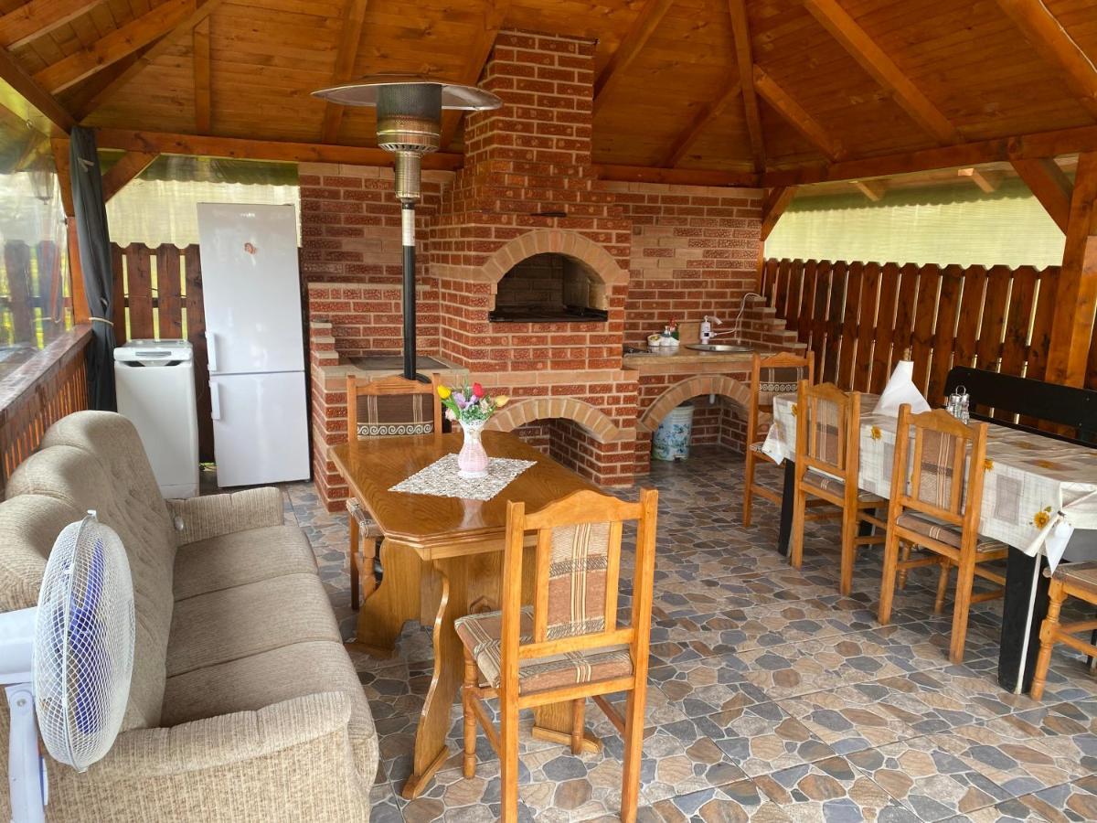 Готель Casa Alexia Хацег Екстер'єр фото